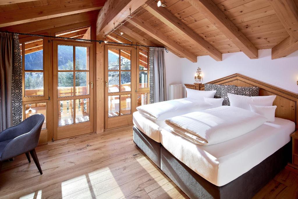 Postel nebo postele na pokoji v ubytování Hotel Gletscherblick
