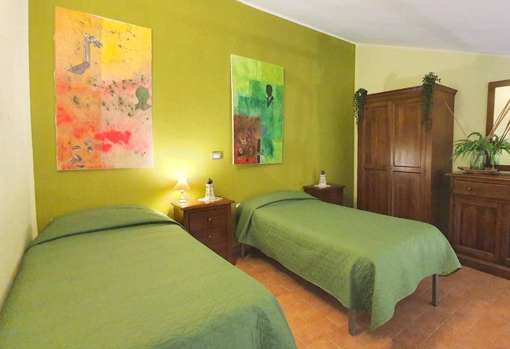Łóżko lub łóżka w pokoju w obiekcie Bio Agriturismo Valle dei Calanchi