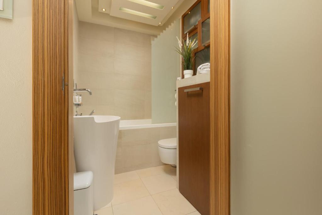Kúpeľňa v ubytovaní Mokotów Unique & Pet-Friendly Apartment by Noclegi Renters