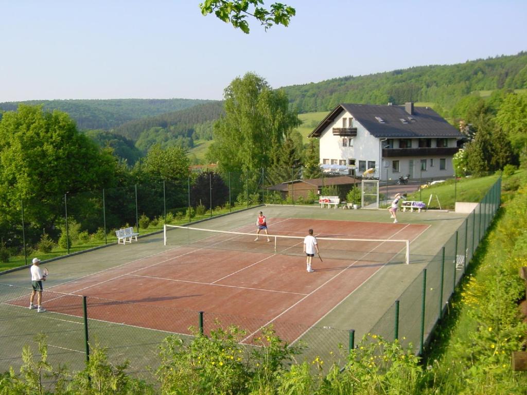 Tenis a/nebo squash v ubytování Café Pension Sonnenkanzel nebo okolí