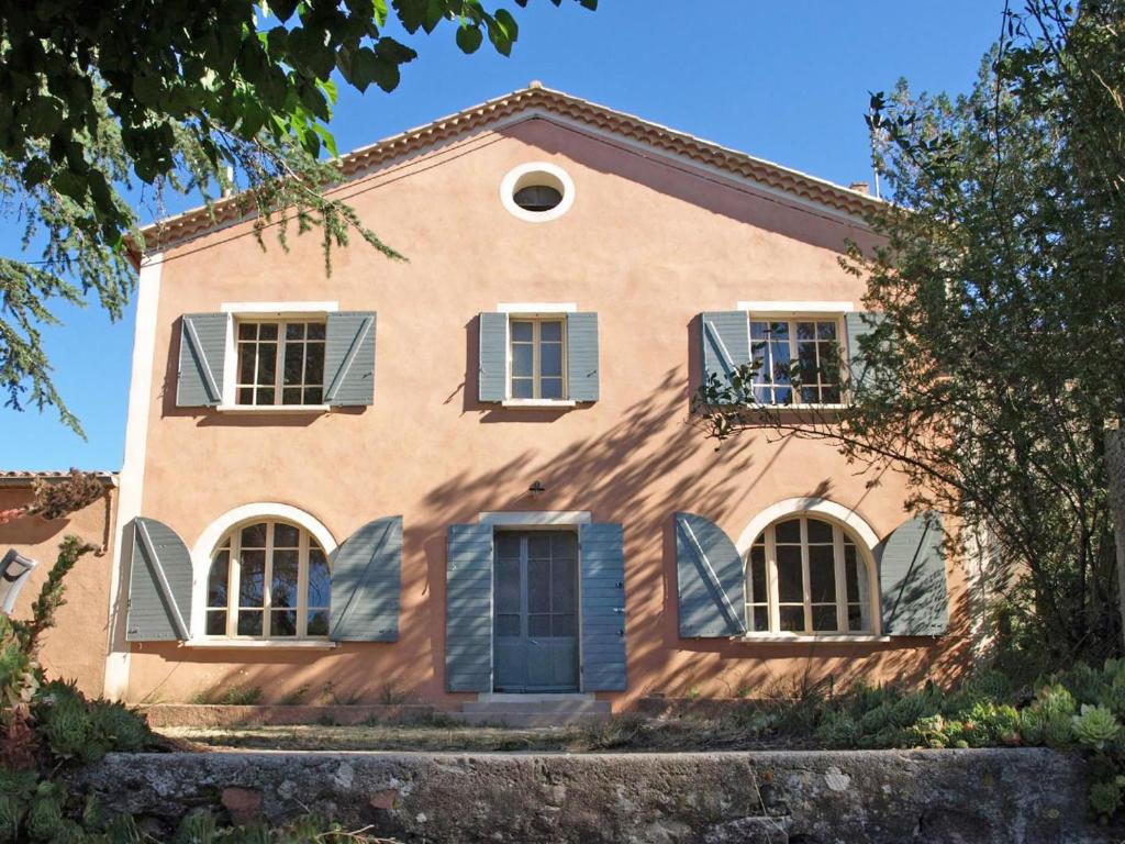 une vieille maison dans le village de personne dans l'établissement Bassegat nature, à Fox-Amphoux