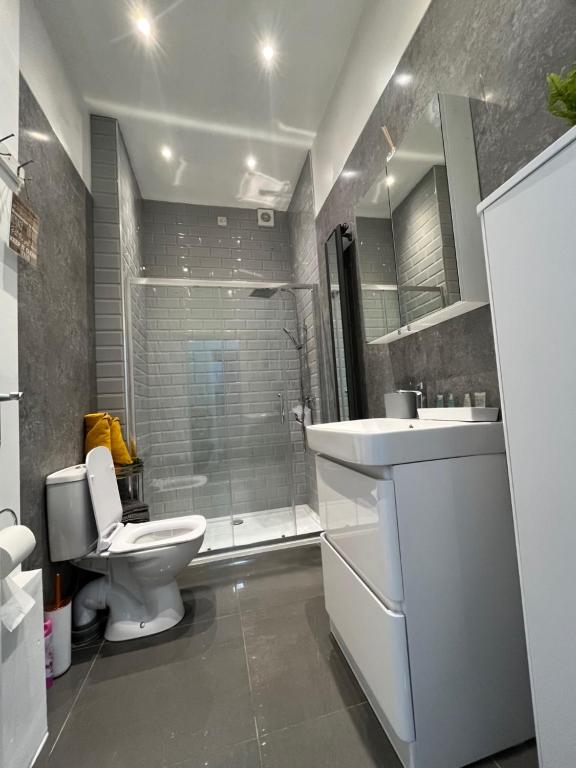 Lovely 2 Bed 1st floor Apartment CF241