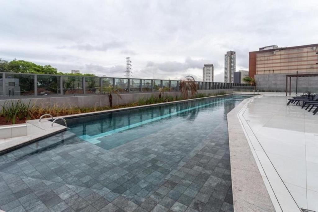 a swimming pool on the roof of a building at Cityhome Platina Tatuapé in Sao Paulo