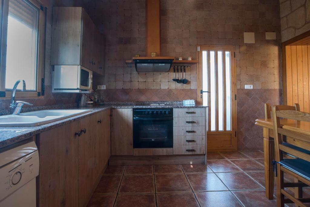 Kuchyň nebo kuchyňský kout v ubytování Villa Parets de Sucre