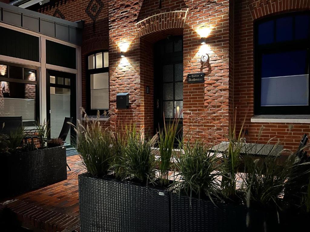 a brick building with plants in front of it at Strandhuus Nr8 in Borkum