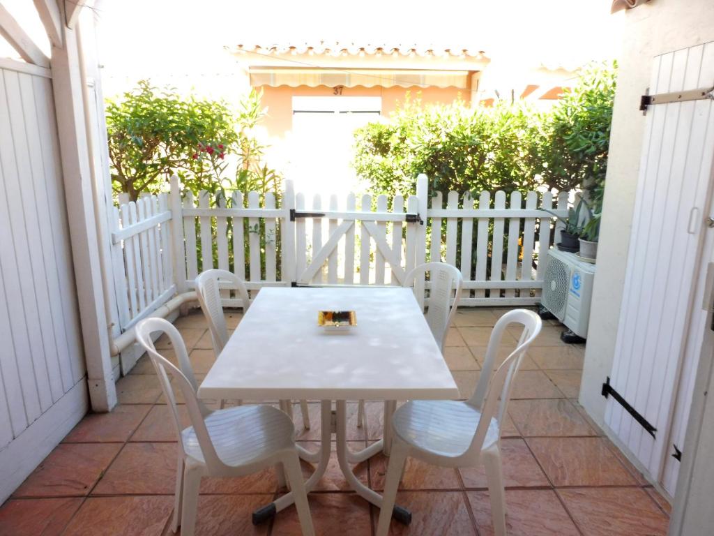 Balkón alebo terasa v ubytovaní AZUR ET SOLEIL Joli T2 Alcove proche plage Richelieu Cap d Agde