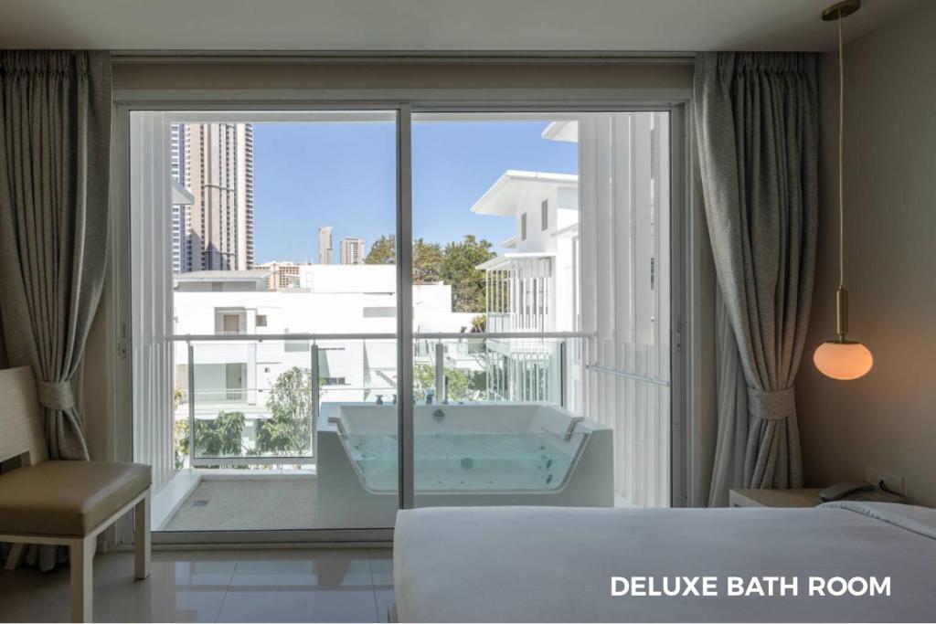 
Deluxe Bath Pool view
