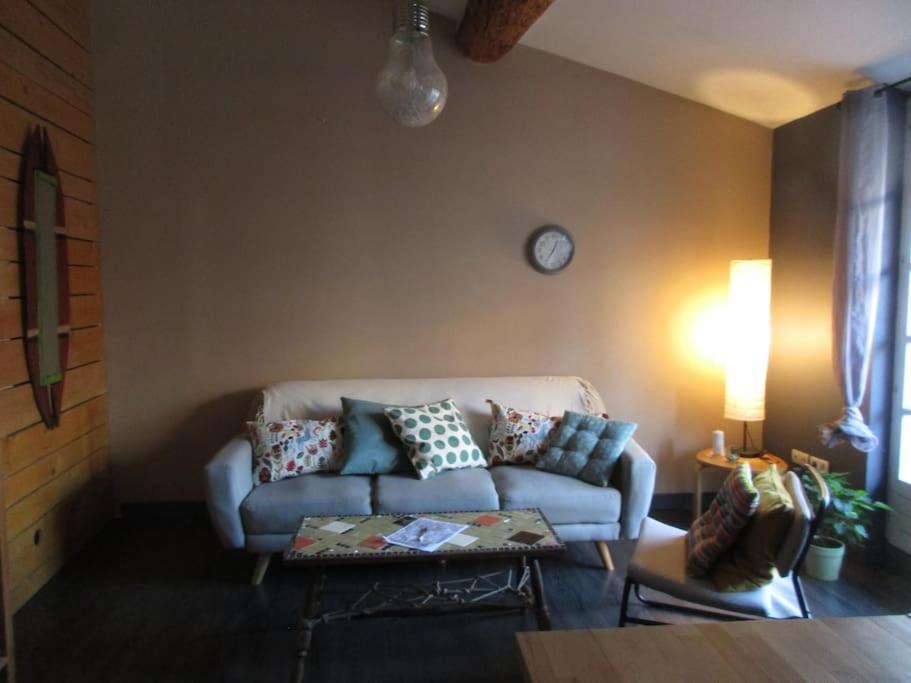 a living room with a couch and a table at Joli/calme et spacieux appartement. in Tarascon