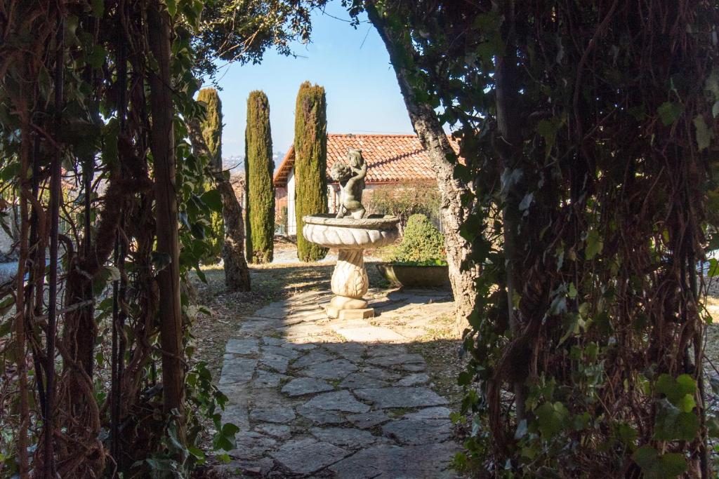 A garden outside Alba Morus