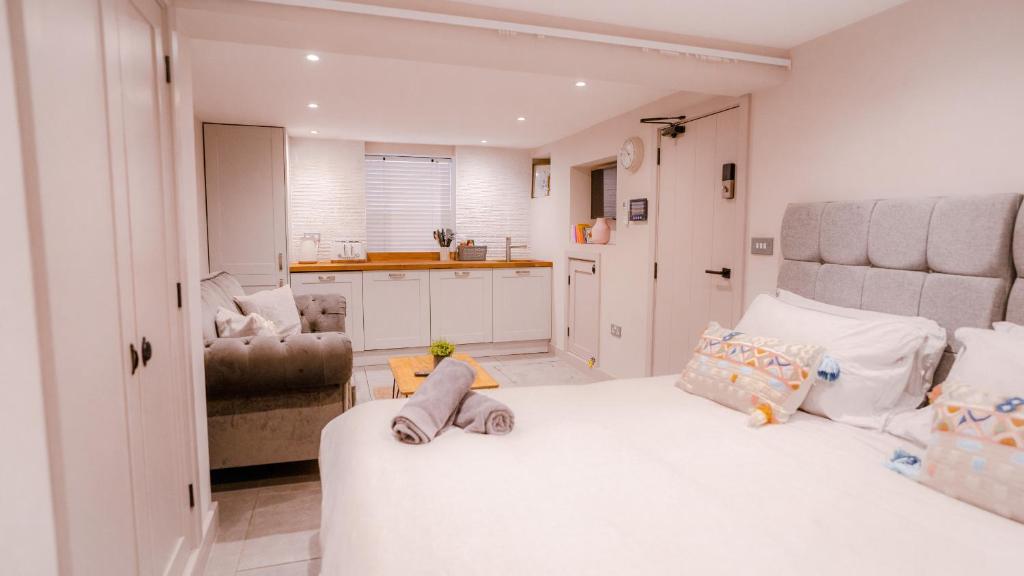 a living room with two beds and a kitchen at The Hideaway in Southampton