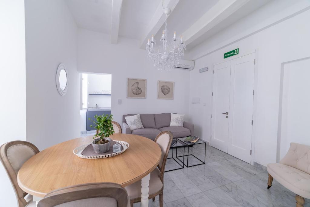 Carmelita Valletta - 4