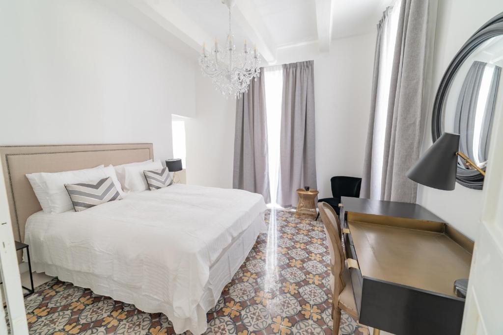 Carmelita Valletta - 18