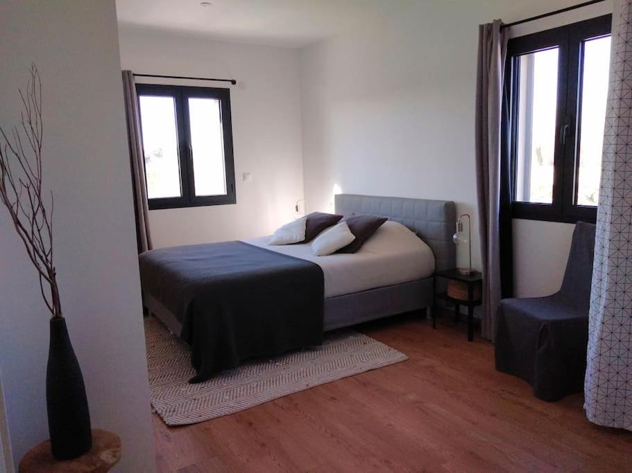 Posteľ alebo postele v izbe v ubytovaní Loft avec piscine privée en campagne proche Saint Remy de Provence