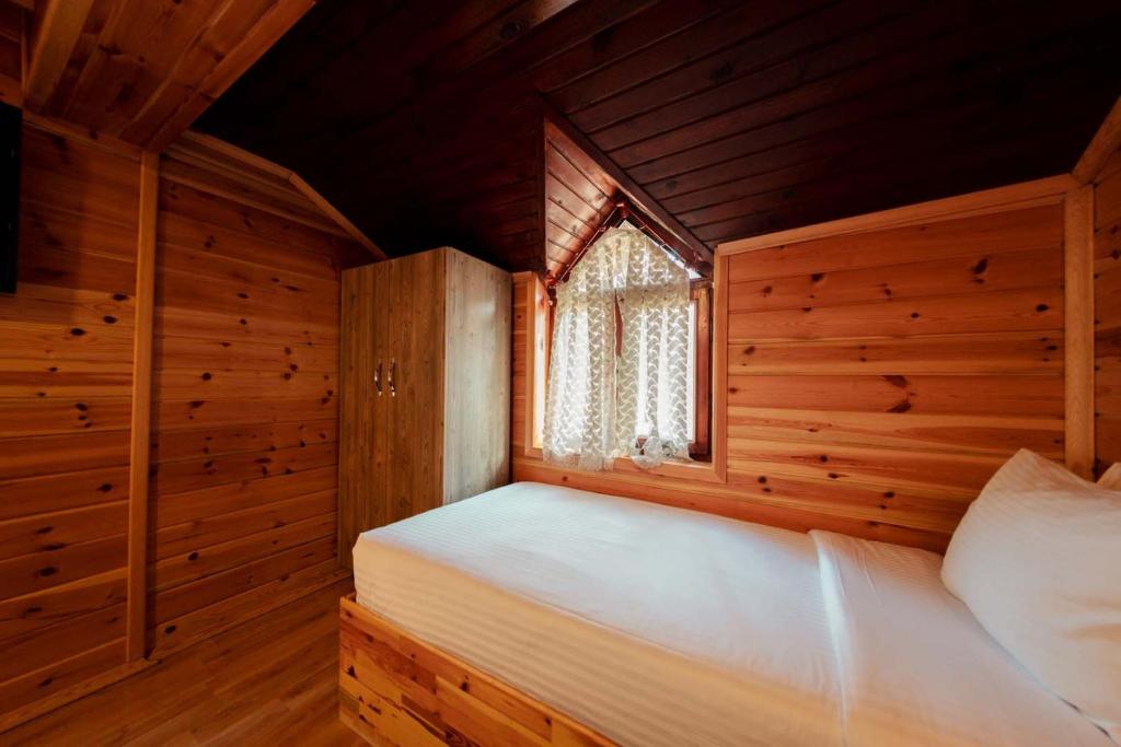 Abant Yayla Dağevi - Sala Familiar Con Vista A La Montaña