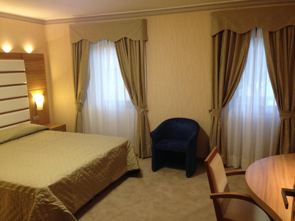 Postel nebo postele na pokoji v ubytování Hotel Vela d'Oro Dependence
