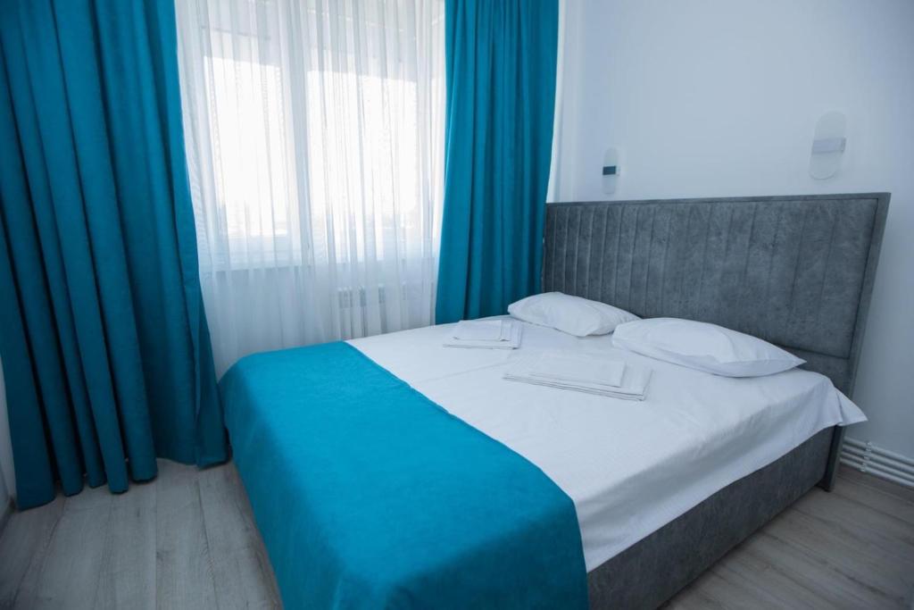 Postel nebo postele na pokoji v ubytování Hotel Tigran Mets Yerevan