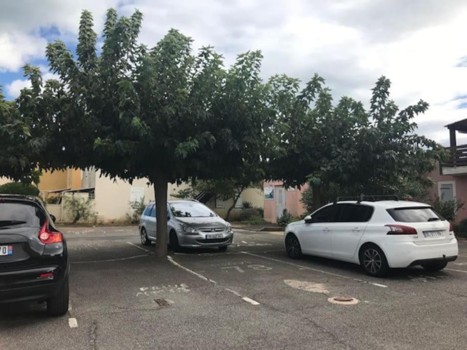 Fotografia z galérie ubytovania Logement de plain-pied à 2 min à pied de la plage. v destinácii Cap d'Agde