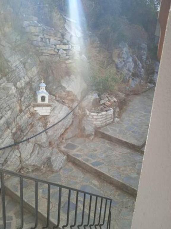 Fotografie z fotogalerie ubytování Μπροστά στο ναυάγιο Καλή τύχη v destinaci Tríkeri