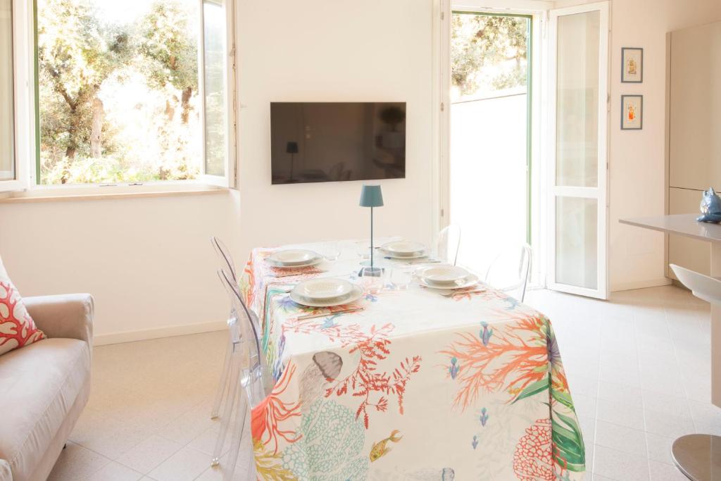 a living room with a table and a couch at Via Zug in Castiglioncello