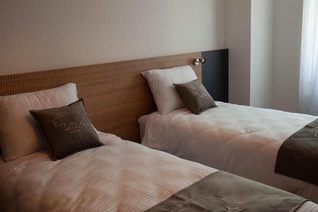 Postel nebo postele na pokoji v ubytování Hôtel de L'Ours