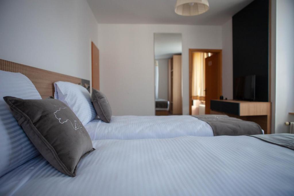 Postel nebo postele na pokoji v ubytování Hôtel de L'Ours
