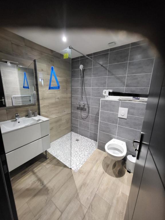 Kúpeľňa v ubytovaní Appartement entièrement rénové à neuf 101