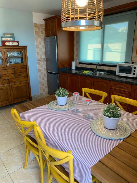 Kuchyň nebo kuchyňský kout v ubytování Marea La Caleta El Hierro