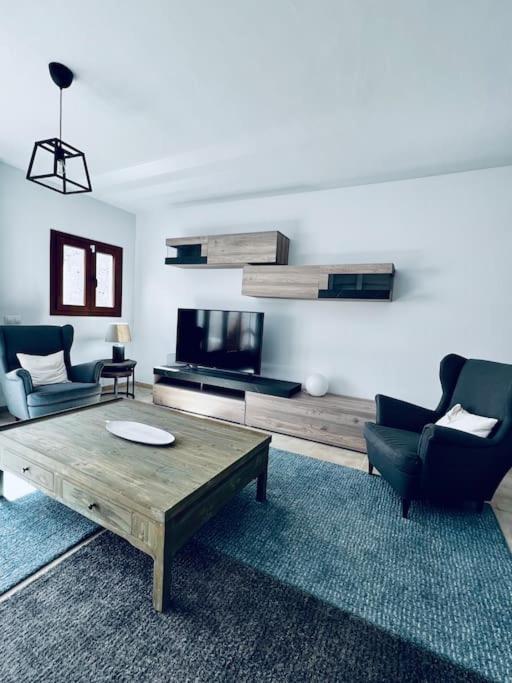 A television and/or entertainment centre at Lovely Casa Sueños, heated pool x snooker table