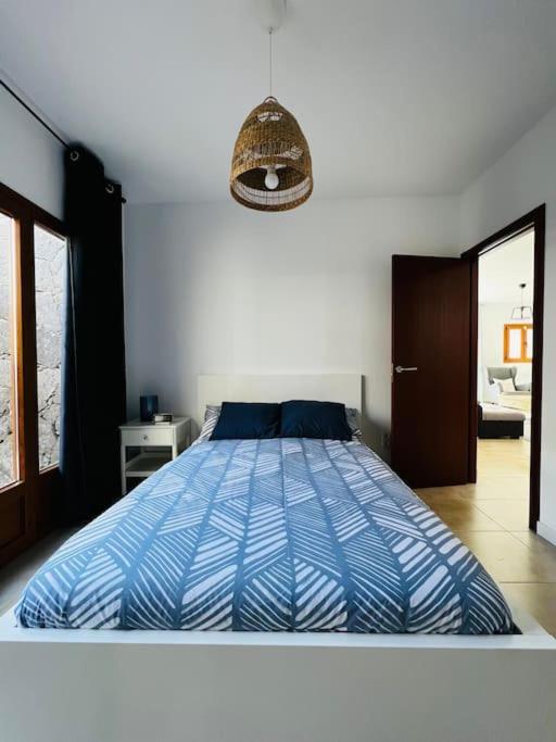 A bed or beds in a room at Lovely Casa Sueños, heated pool x snooker table
