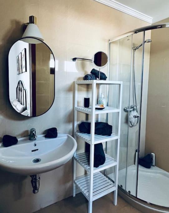 A bathroom at Lovely Casa Sueños, heated pool x snooker table