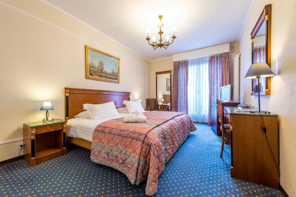 Postel nebo postele na pokoji v ubytování Hotel Diplomate