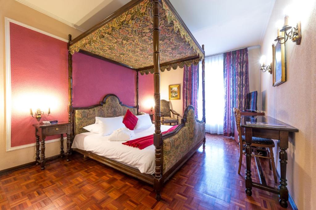 Postel nebo postele na pokoji v ubytování Hotel Diplomate