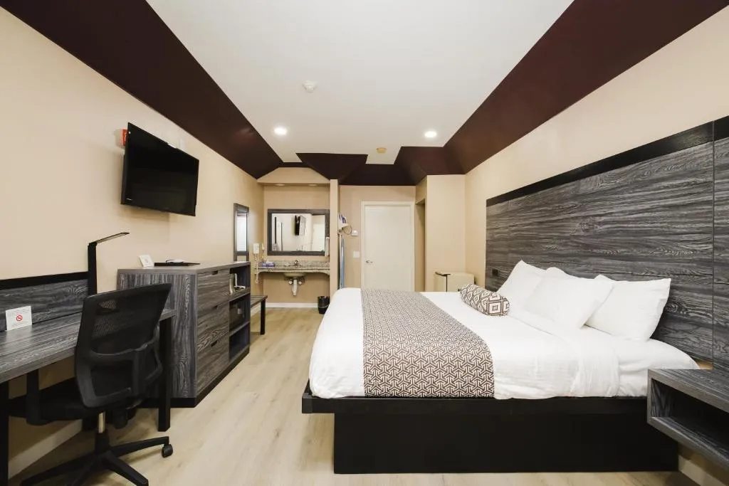 Sapphire Inn & Suites in Baytown