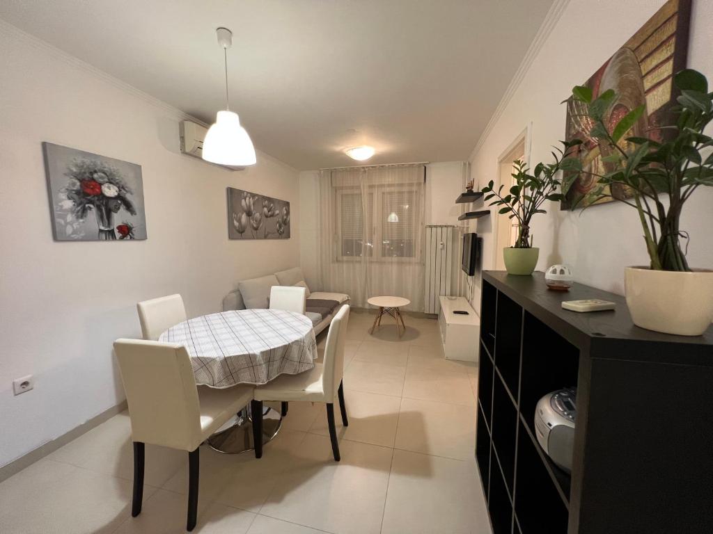 a kitchen and dining room with a table and chairs at Apartments Flores in Zagreb