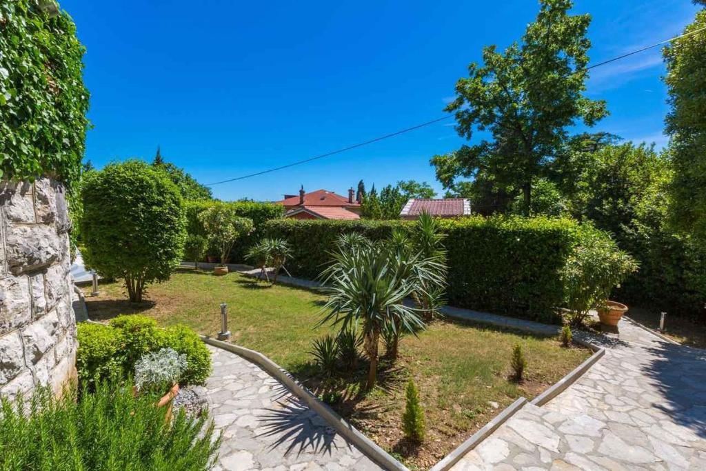 Fotografie z fotogalerie ubytování Two-Bedroom Apartment in Crikvenica VI v destinaci Sopaljska