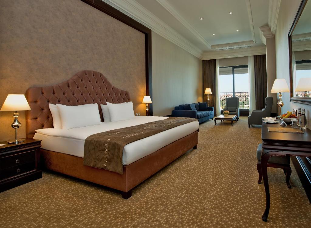 Postel nebo postele na pokoji v ubytování Vialand Palace Hotel