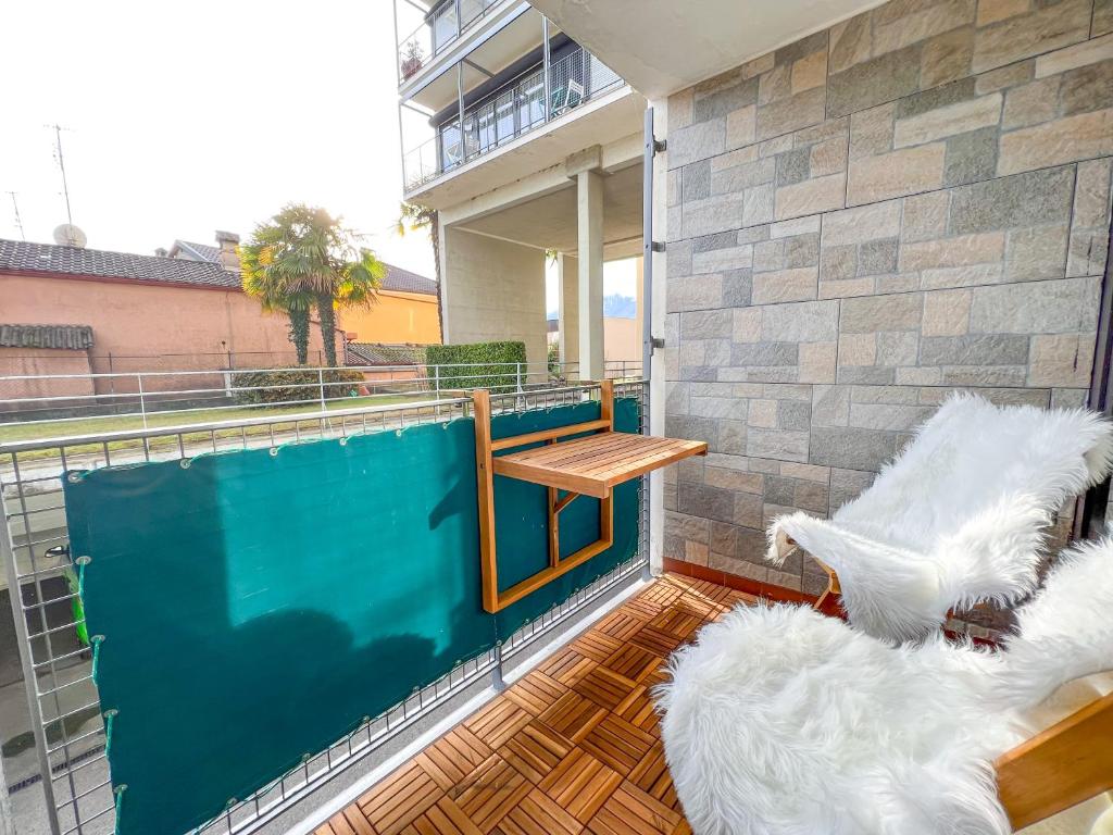Balkón nebo terasa v ubytování Bright Tiny Studio - Shared Pool & Sauna - Free Parking - Air condition