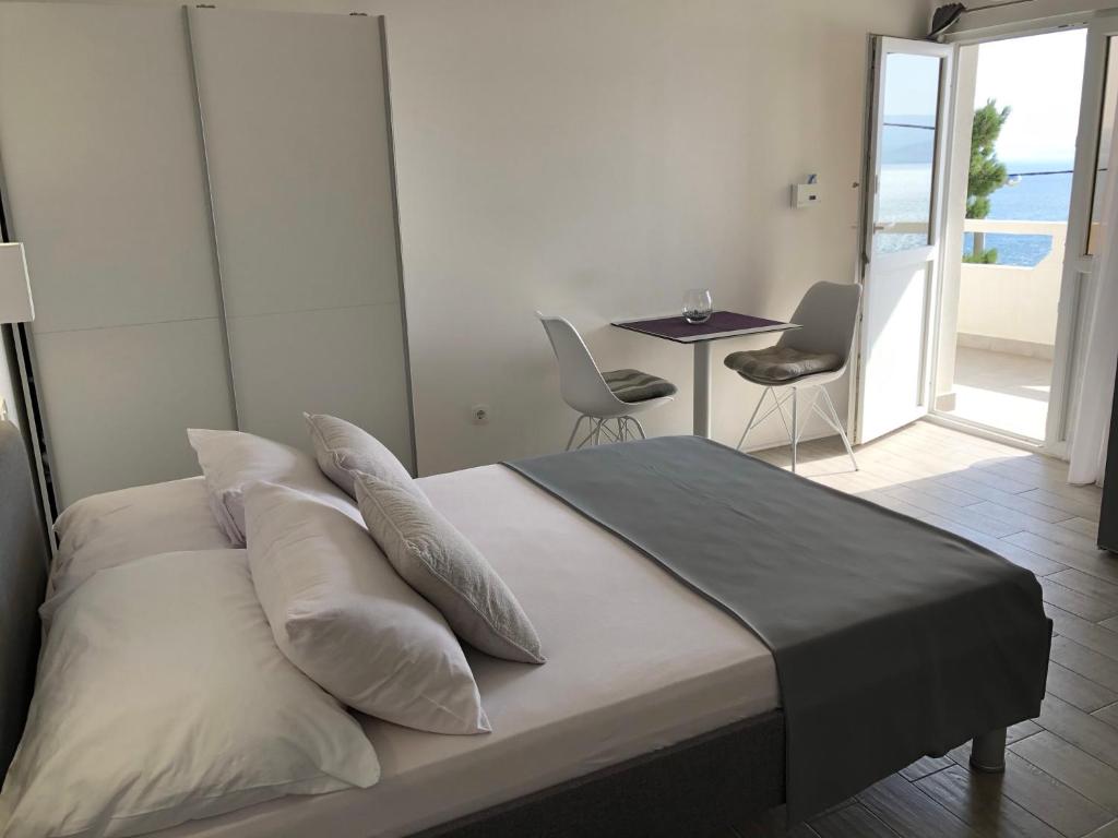 Posteľ alebo postele v izbe v ubytovaní Apartmani Milka i Jozo