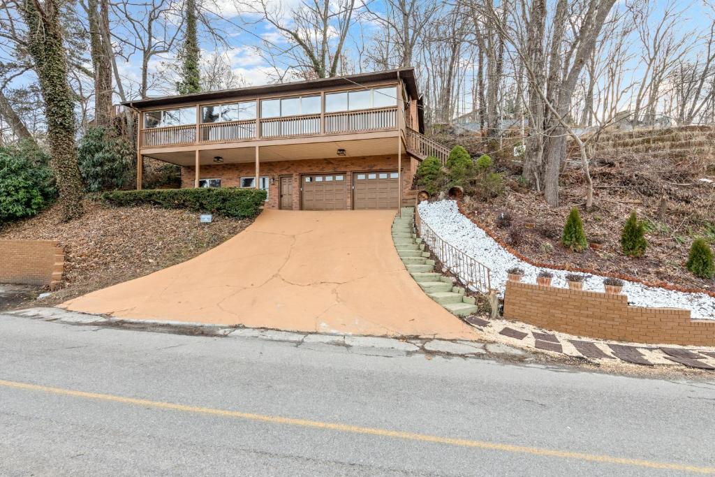 Lower Lakeshore Living, Lake Junaluska (updated prices 2024)