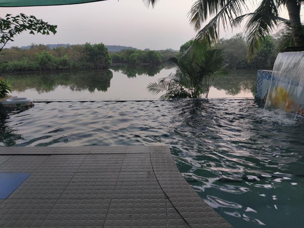 Bazén v ubytování Serene Waters Homestay Goa nebo v jeho okolí