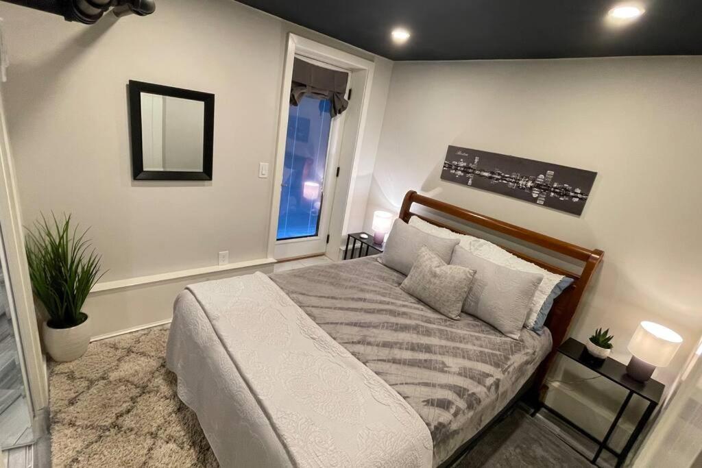 Apartment Lovely, secluded and private studio, garden level., Brookline