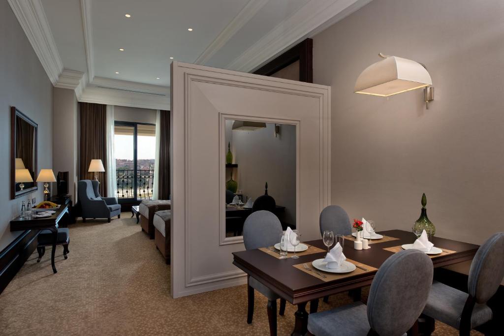 Posezení v ubytování Vialand Palace Hotel