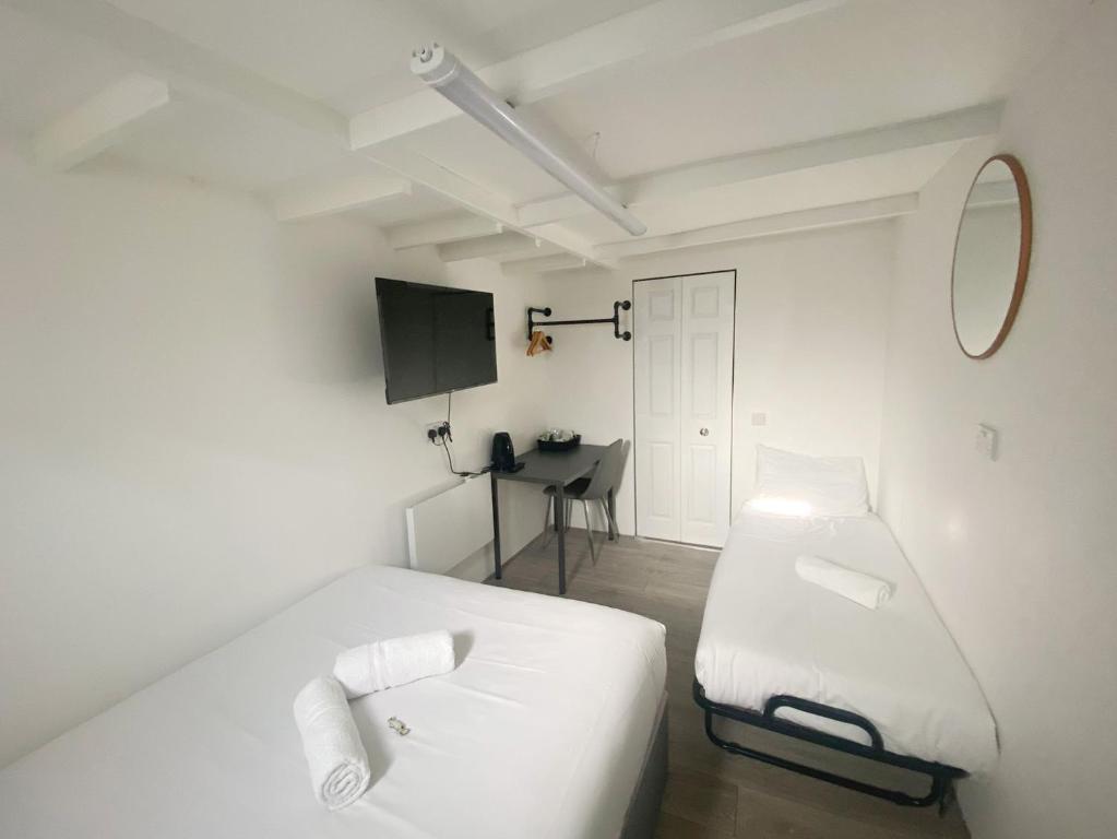 Postel nebo postele na pokoji v ubytování Anchor Guest House