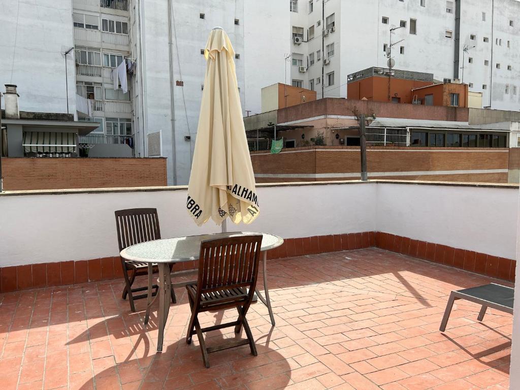 Balkón nebo terasa v ubytování ATICO TRIANA CON PISCINA PRIVADA