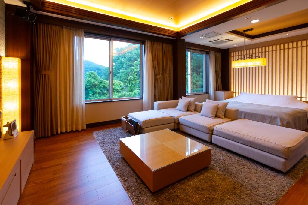 Posezení v ubytování Hotel Gendairakuen Isehara