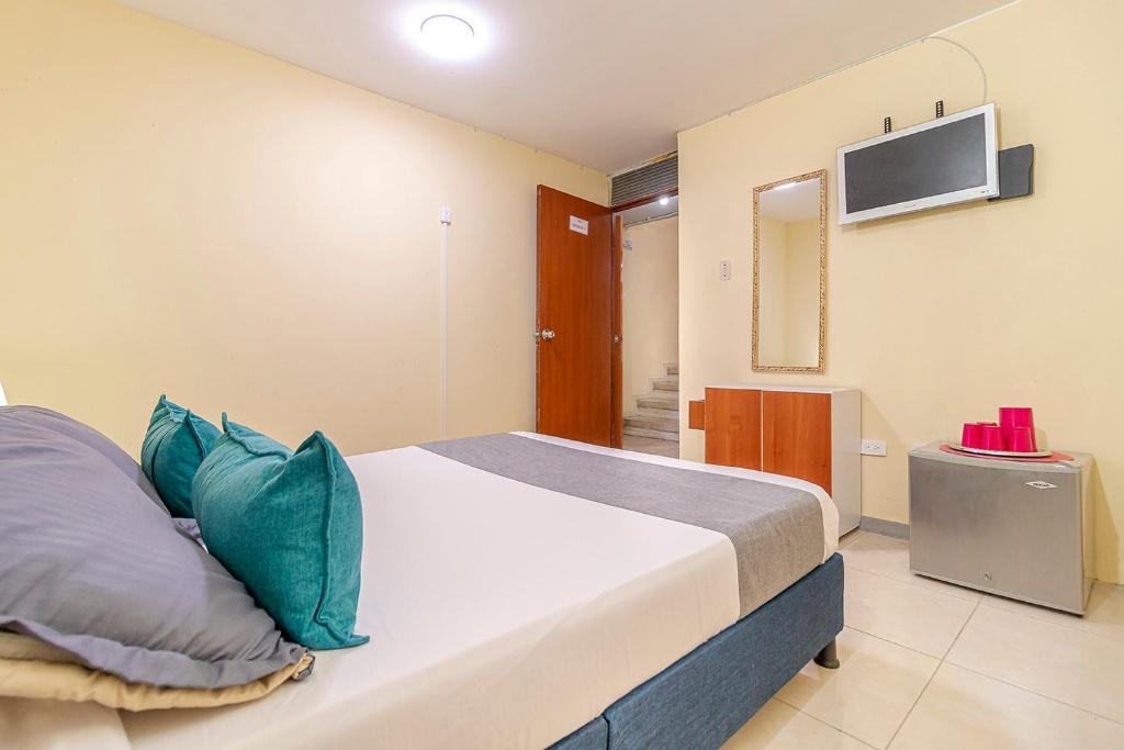 Ayenda Hostal El Tocororo - Habitación Doble Con Baño Externo Privado