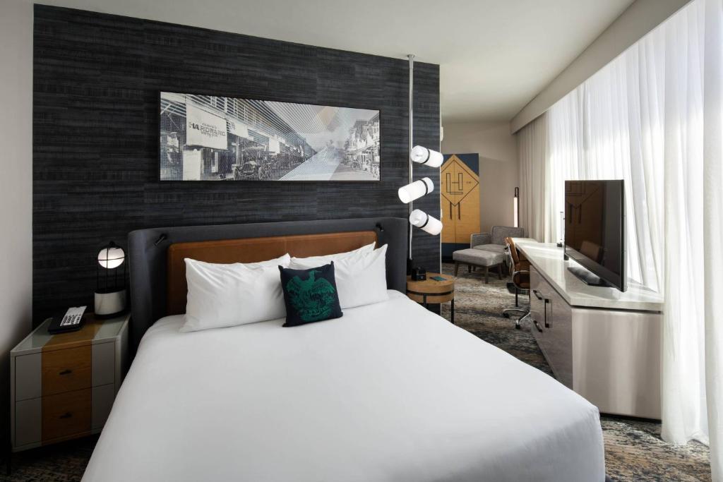 Luminary Hotel & Co., Autograph Collection - 
