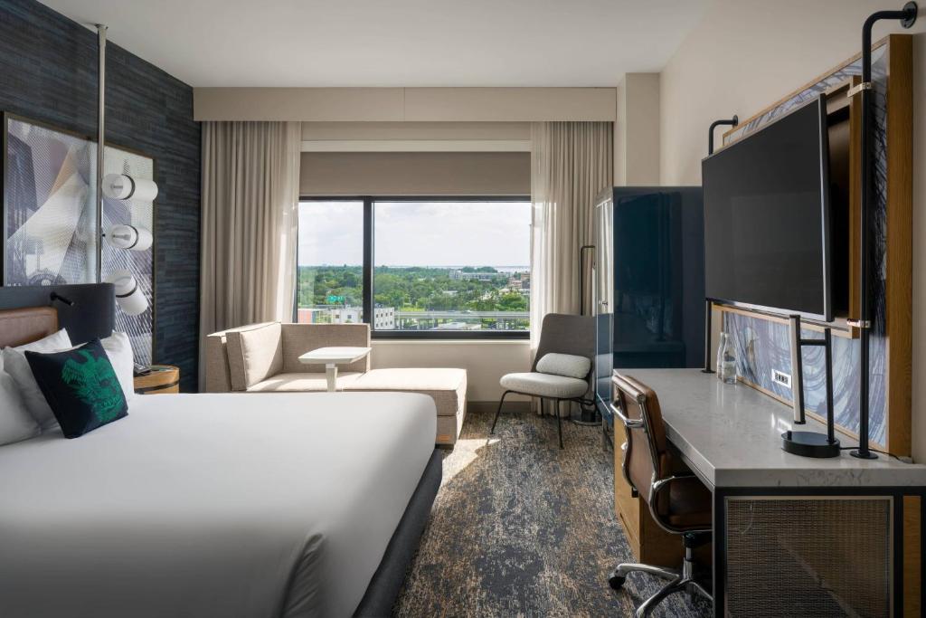 Luminary Hotel & Co., Autograph Collection - 