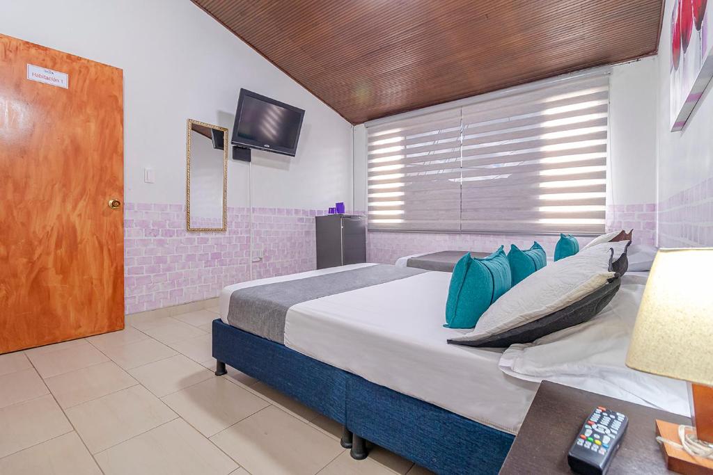 Ayenda Hostal El Tocororo - Habitación Triple Estándar