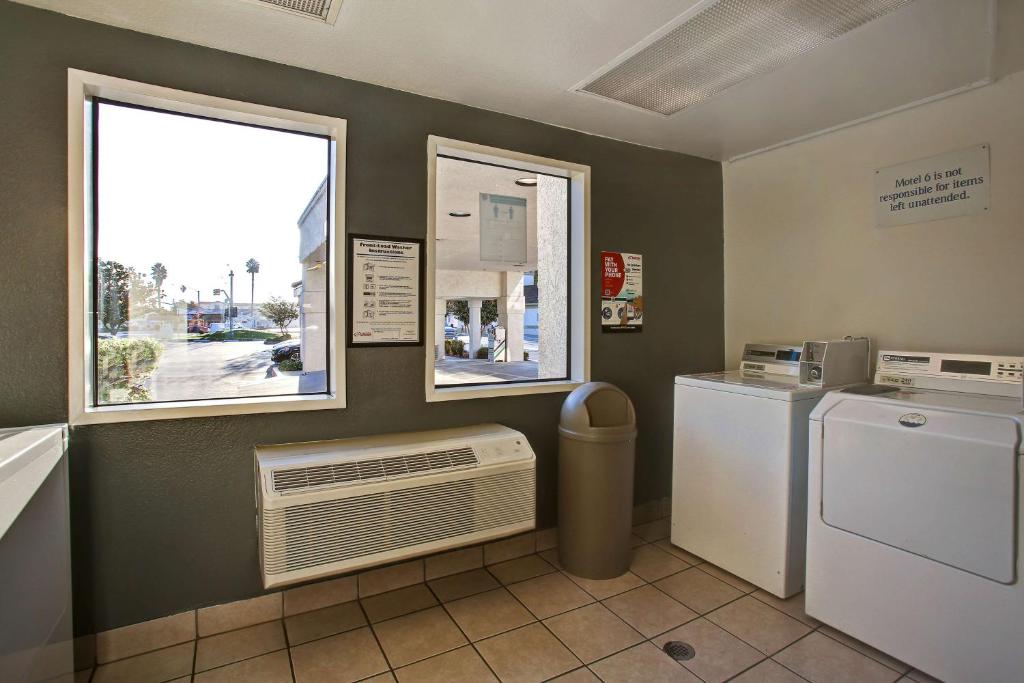 Does Motel 6 Take Dogs does-motel-6-take-dogs